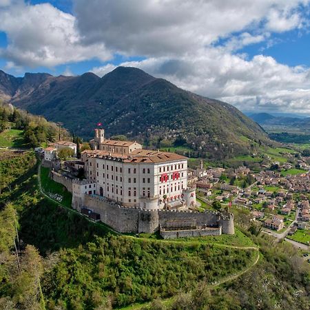 Отель Castelbrando Чизон-ди-Вальмарино Экстерьер фото
