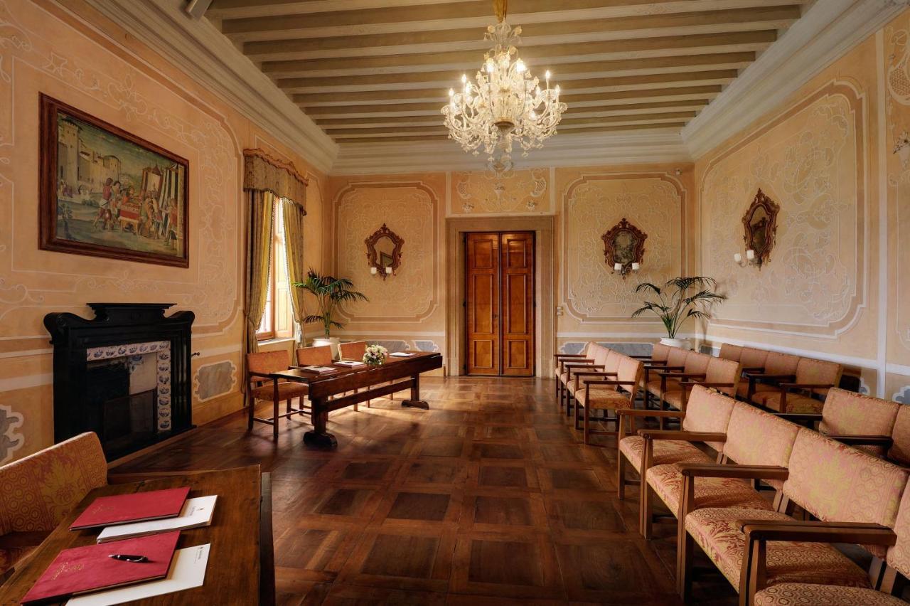 Отель Castelbrando Чизон-ди-Вальмарино Экстерьер фото