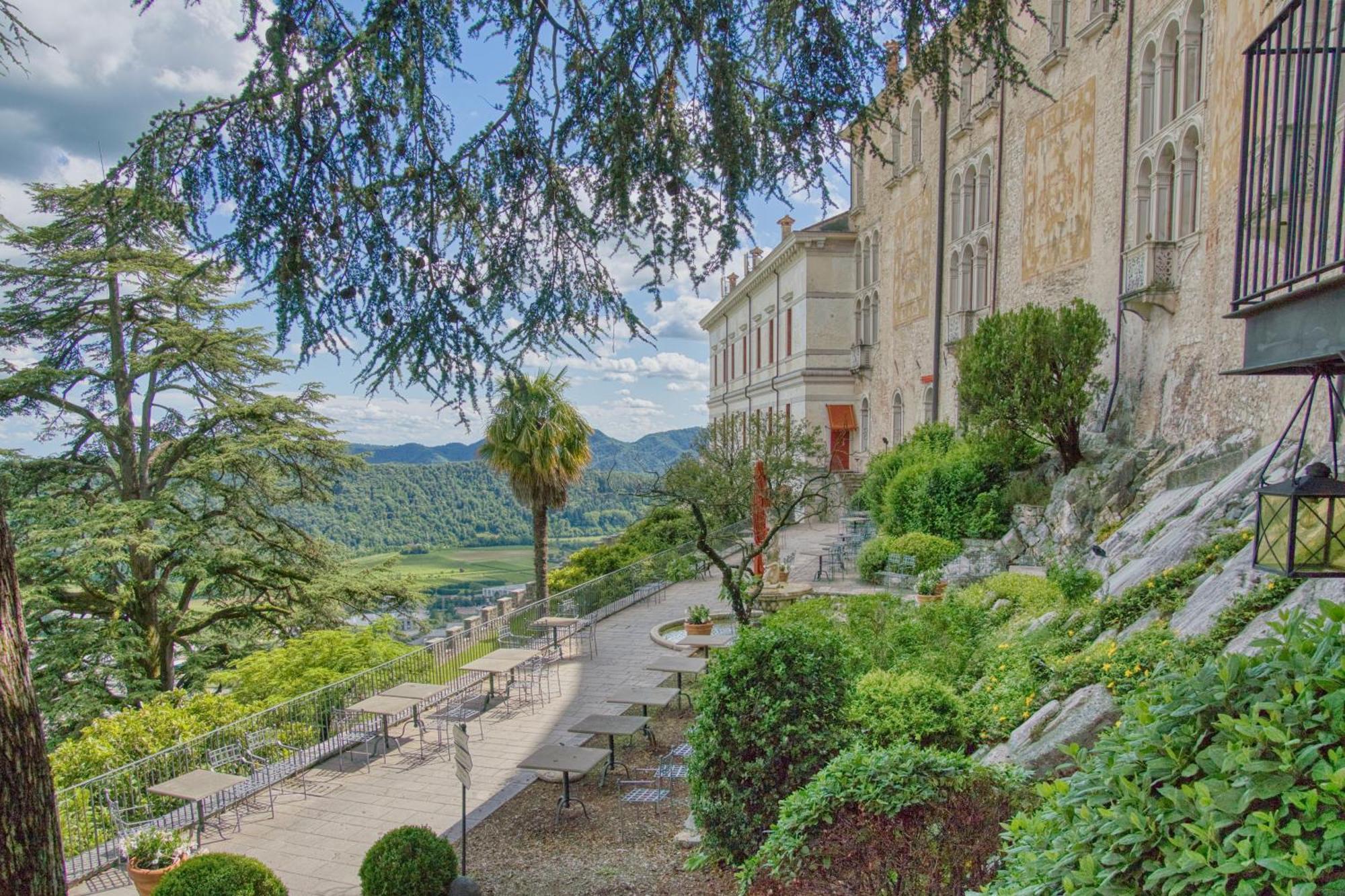 Отель Castelbrando Чизон-ди-Вальмарино Экстерьер фото