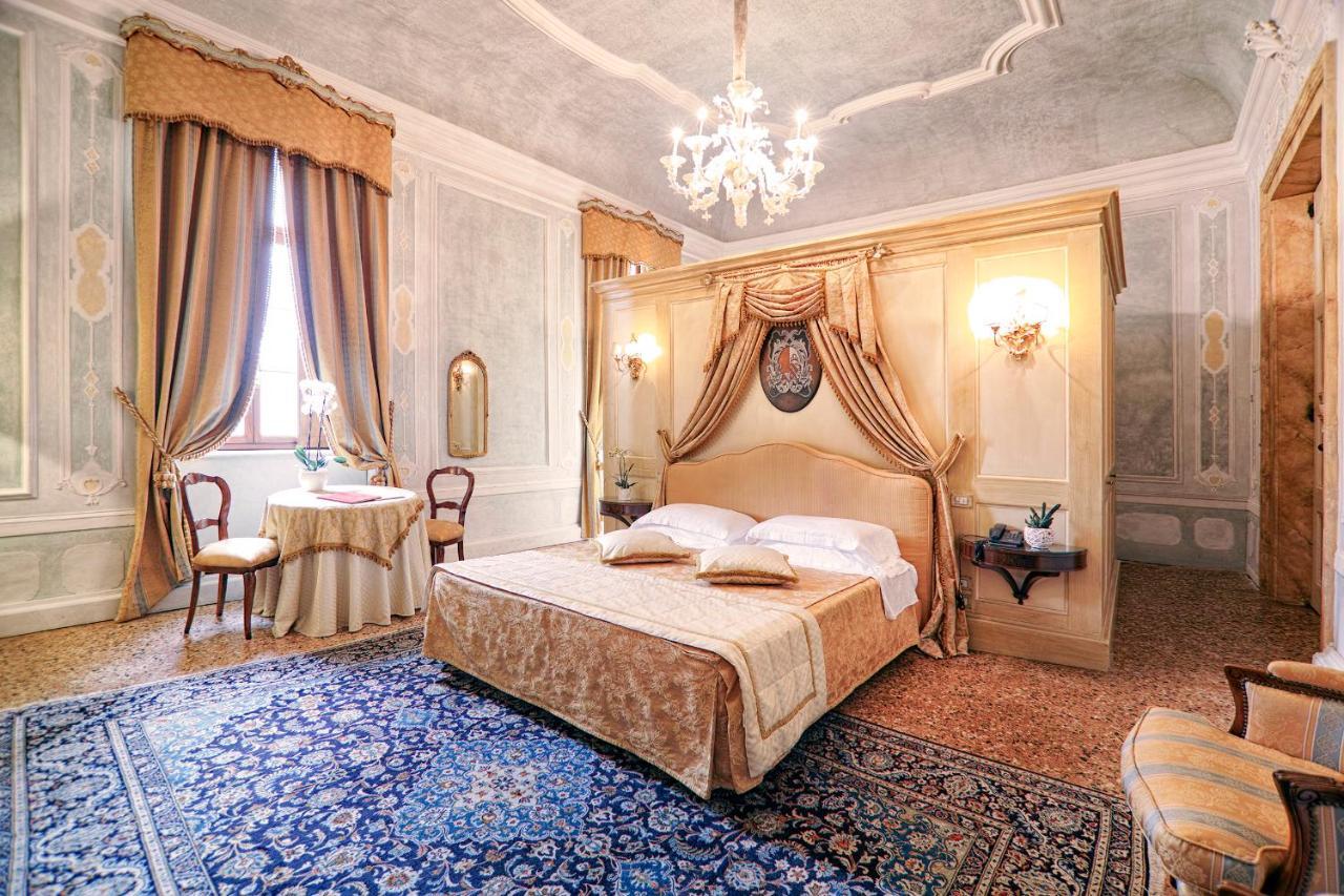 Отель Castelbrando Чизон-ди-Вальмарино Экстерьер фото